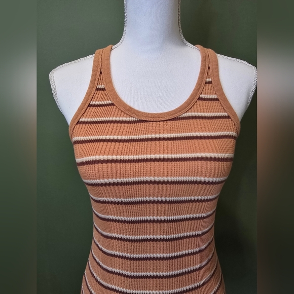 Fitted Multicolored Strippes Tank Top With Scoop Neck and Sleeveless Design - Picture 3 of 8